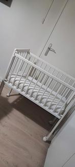 Ledikant/ wieg in zeer goede staat. Met matras, Kinderen en Baby's, Babywiegjes en Ledikanten, Ophalen, Zo goed als nieuw, Wieg