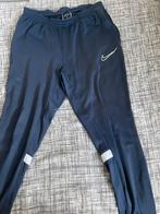 Nike Donkerblauwe Trainingsbroek Orgineel Maat M, Kleding | Heren, Sportkleding, Nike, Ophalen of Verzenden, Zo goed als nieuw