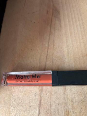 Sleek Matte Me liquid lipstick in Hellacious NIEUW beschikbaar voor biedingen