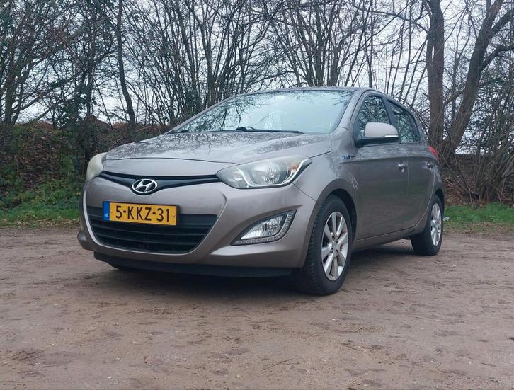 Hyundai i20 1.2I 5-DRS 2013 Bruin Nieuwe APK, Auto's, Hyundai, Particulier, i20, ABS, Airbags, Airconditioning, Alarm, Bluetooth