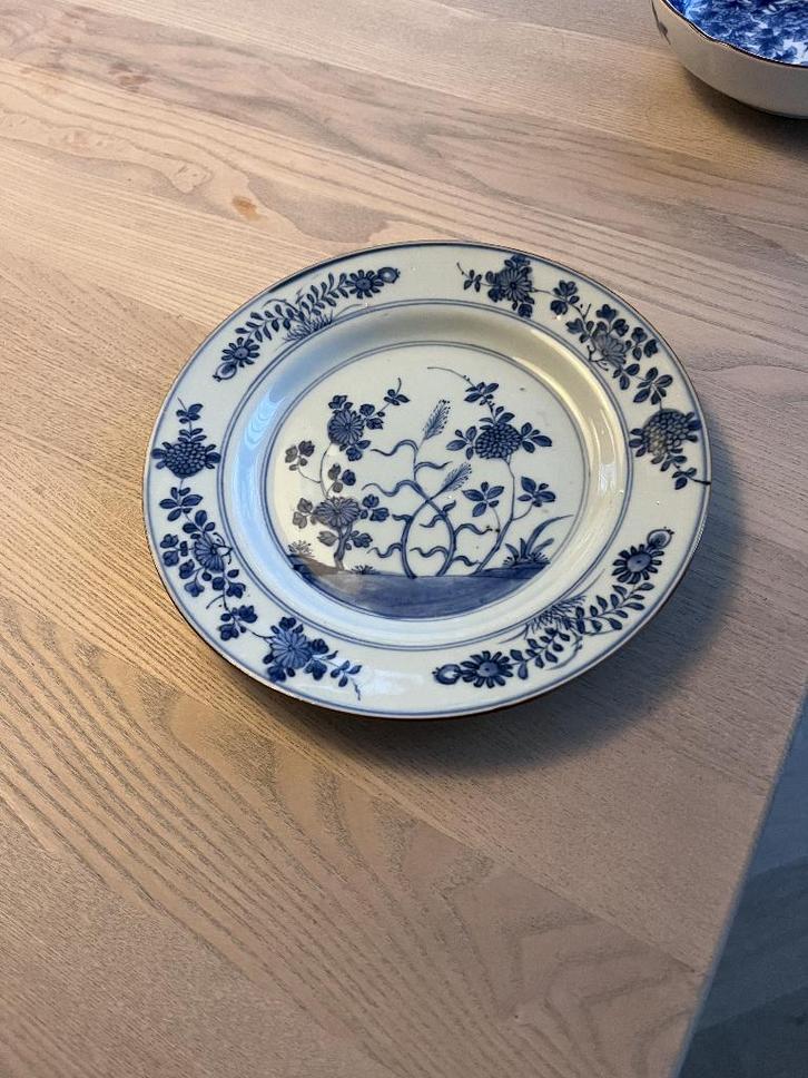 Porseleinen bord, handgeschilderd, Delftsblauw, Antiek en Kunst, Antiek | Keramiek en Aardewerk, Ophalen