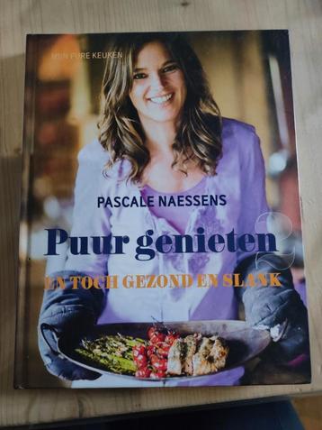 Puur Genieten - Pascale Naessens kookboek beschikbaar voor biedingen
