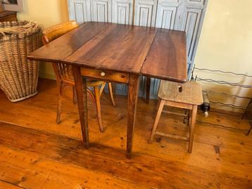 Hangoortafel Side table Klaptafel Wandtafel Tafeltje Noten beschikbaar voor biedingen