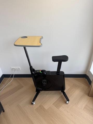 Hometrainer met bureaublad beschikbaar voor biedingen