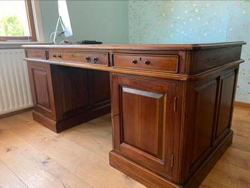 Te koop: Klassiek massief houten hoekbureau beschikbaar voor biedingen