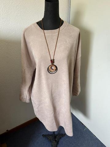 Lekkere zachte beige jurk met ketting mt XL beschikbaar voor biedingen