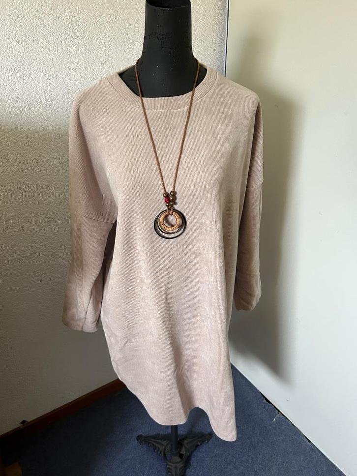 Lekkere zachte beige jurk met ketting mt XL, Kleding | Dames, Jurken, Zo goed als nieuw, Maat 46/48 (XL) of groter, Beige, Boven de knie