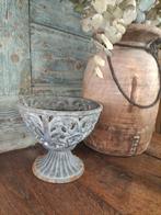 Gietijzeren vaas a kom brocante
Grijs van kleur, Antiek en Kunst, Curiosa en Brocante, Ophalen of Verzenden