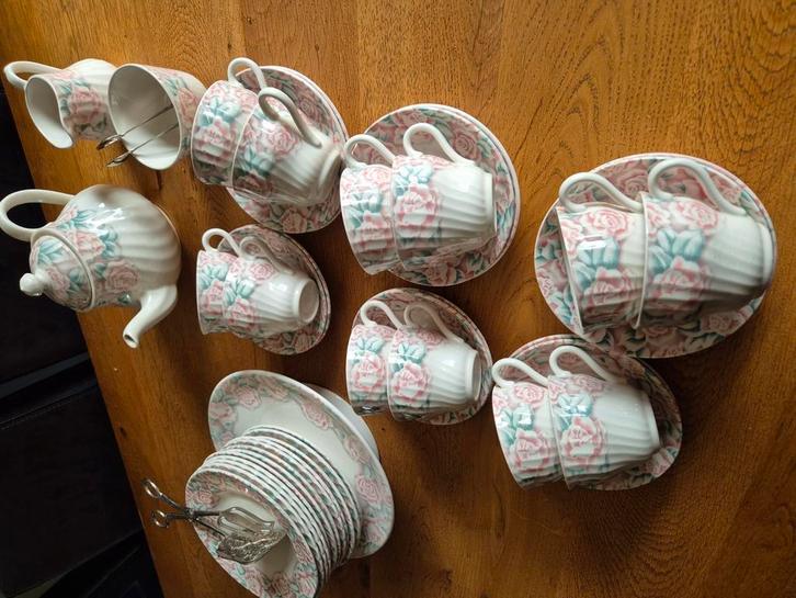 Engels theeservies 12 delig BARRATTS, Huis en Inrichting, Keuken | Servies, Nieuw, Bord(en), Overige stijlen, Porselein, Ophalen