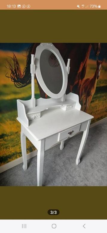 Kaptafel voor meisjes tot ongeveer 12 jaar. beschikbaar voor biedingen