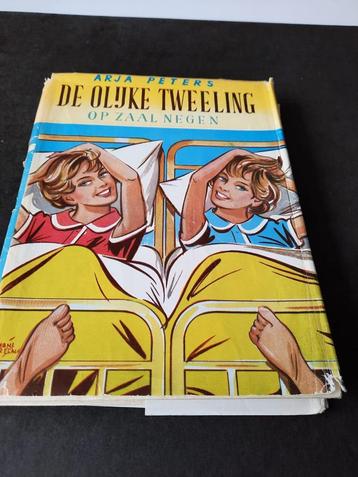 De olijke tweeling op zaal 9  beschikbaar voor biedingen