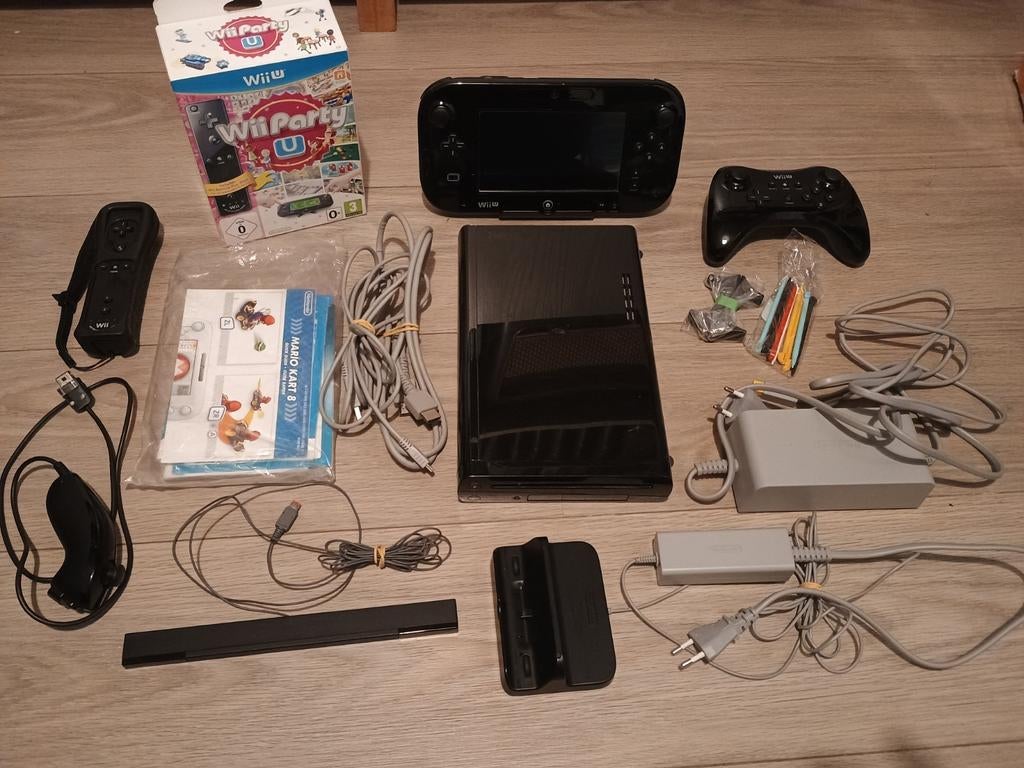 Complete Nintendo Wii U met spellen, Spelcomputers en Games, Spelcomputers | Nintendo Wii U, Gebruikt, Met 3 controllers of meer