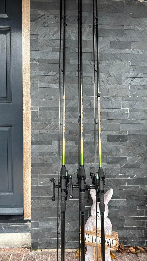 Mooie set van 3 Arca Black Flash Carp 20 en Shimano molens *, Watersport en Boten, Hengelsport | Karpervissen, Zo goed als nieuw