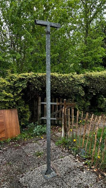 Verzinkte steunbalk 237cm beschikbaar voor biedingen