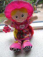 Pop Emily Lamaze met knisperfolie in jurk met rammelketting, Ophalen of Verzenden, Zo goed als nieuw, Met geluid