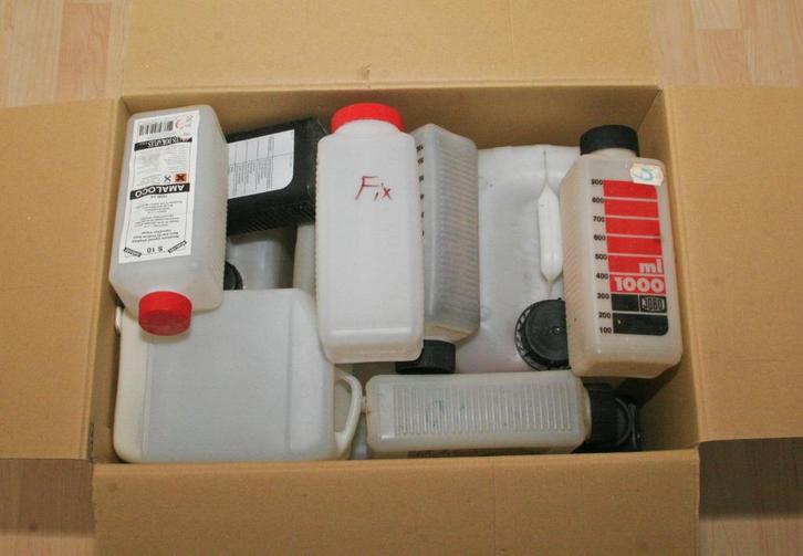 Kunststof flessen en jerrycans voor doka chemicaliën., Audio, Tv en Foto, Fotografie | Doka Toebehoren, Gebruikt, Doka-onderdelen