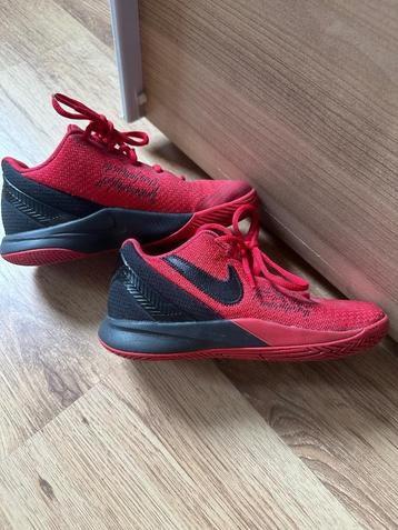 Rood zwarte sneakers van Nike beschikbaar voor biedingen