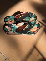 Mooie Reef slippers met bloemenprint maat 33/34, Ophalen of Verzenden, Zo goed als nieuw