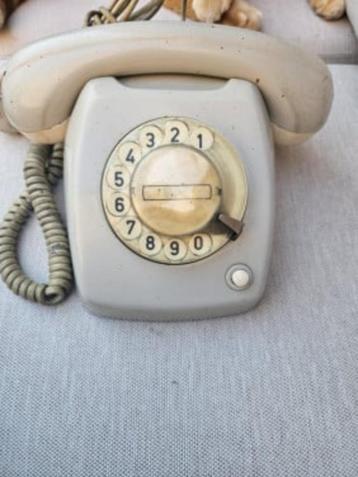 Origineel Jaren 70, grijs PTT telefoon type T 65 met draaisc beschikbaar voor biedingen