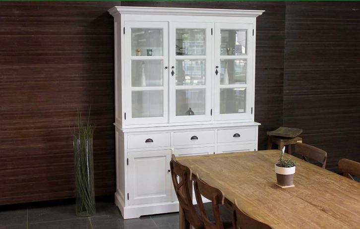 Nieuwe witte kasten - buffetkast en vitrinekast bij TEAK2, Huis en Inrichting, Kasten | Buffetkasten, Nieuw, Met lade(s), Met deur(en)