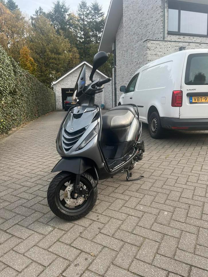 Piaggio Zip Brom 2012 – Goed onderhouden | Nieuwe banden!, Fietsen en Brommers, Scooters | Piaggio, Zo goed als nieuw, Zip, Maximaal 45 km/u