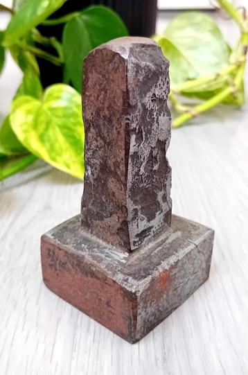vintage metalen beeldje beschikbaar voor biedingen
