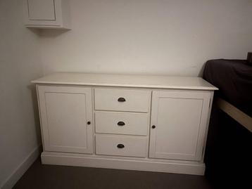 Landelijk dressoir beschikbaar voor biedingen