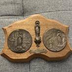 Vintage Lourdes Houten Plaque met Medailles, Antiek en Kunst, Antiek | Religie, Ophalen of Verzenden