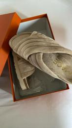 Slippers beige velours maat 39, Ophalen of Verzenden, Nieuw, Beige