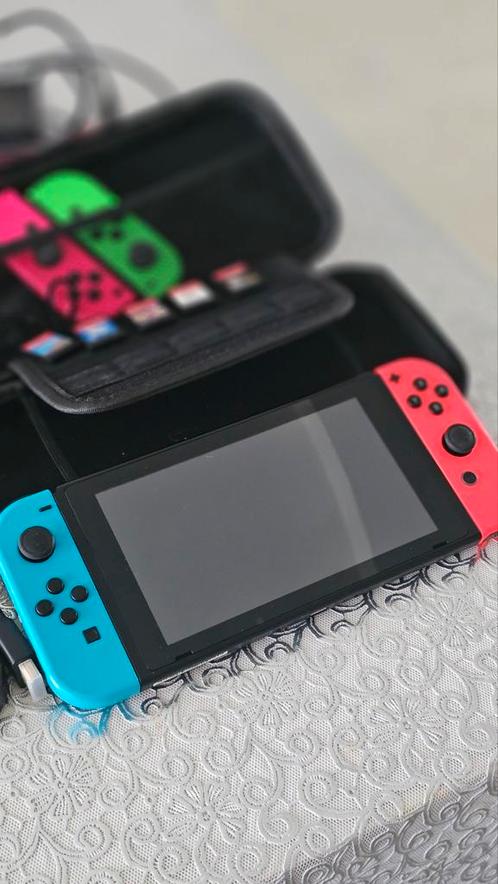 NINTENDO SWITCH (ROOD/BLAUW/GROEN/ROZE), Spelcomputers en Games, Spelcomputers | Nintendo Switch, Zo goed als nieuw, Switch Original