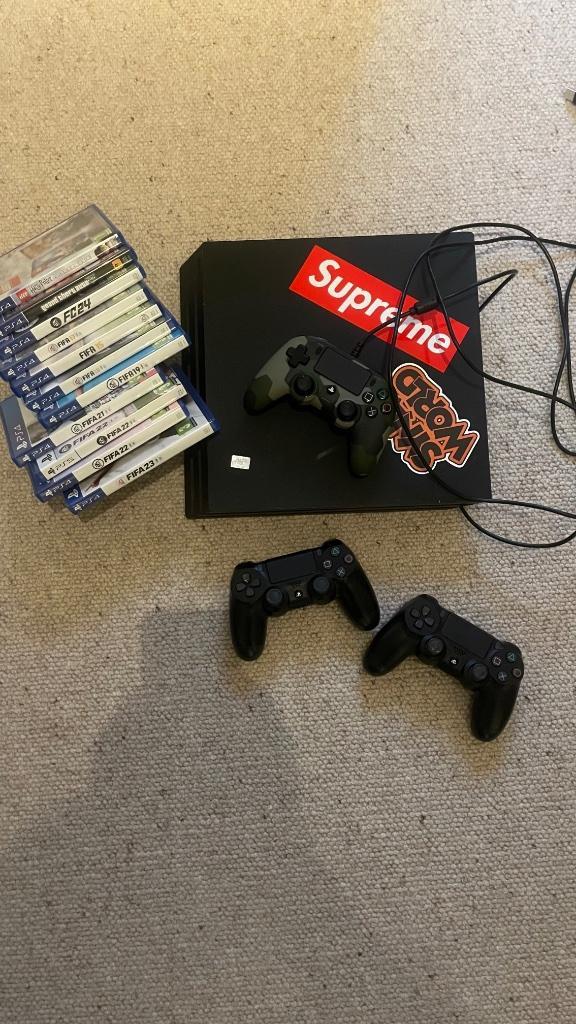 PlayStation 4 pro, Spelcomputers en Games, Spelcomputers | Sony PlayStation 4, Zo goed als nieuw, Pro, 1 TB, Met 3 controllers of meer