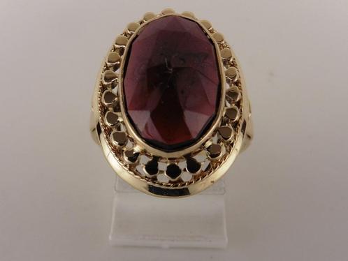 Gouden damesring met granaat                            G112, Sieraden, Tassen en Uiterlijk, Ringen, Gebruikt, Dame, 18 tot 19