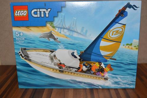 LEGO City 60438 – Sailboat – Zeilavonturen op de Open Zee!, Kinderen en Baby's, Speelgoed | Duplo en Lego, Nieuw, Lego, Complete set