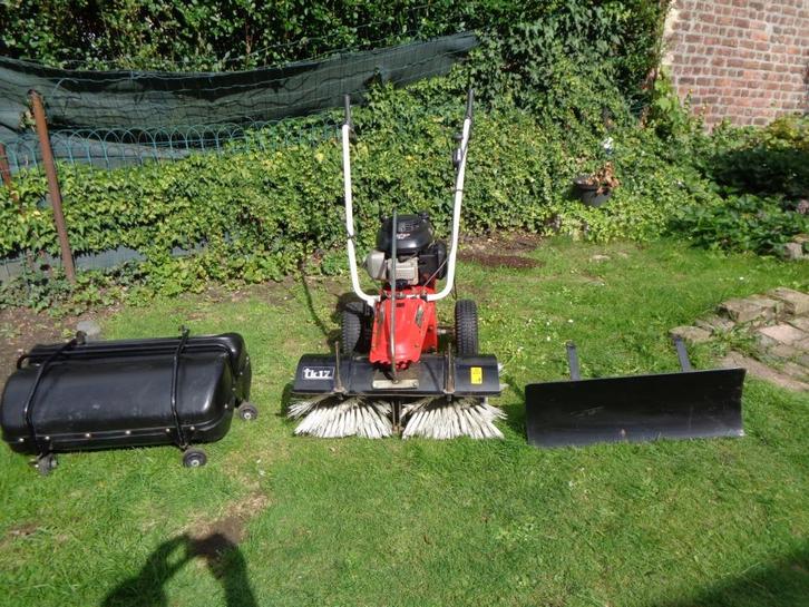 Tielburger TK 17 veegmachine met honda motor opvangbak schui, Tuin en Terras, Overige Tuin en Terras, Gebruikt, Ophalen of Verzenden
