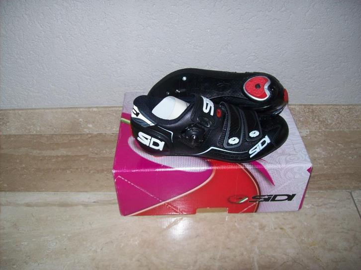 Nieuwe Sidi scarpe alba Dames Race schoenen maat 37, Fietsen en Brommers, Fietsaccessoires | Fietskleding, Nieuw, Dames, Schoenen