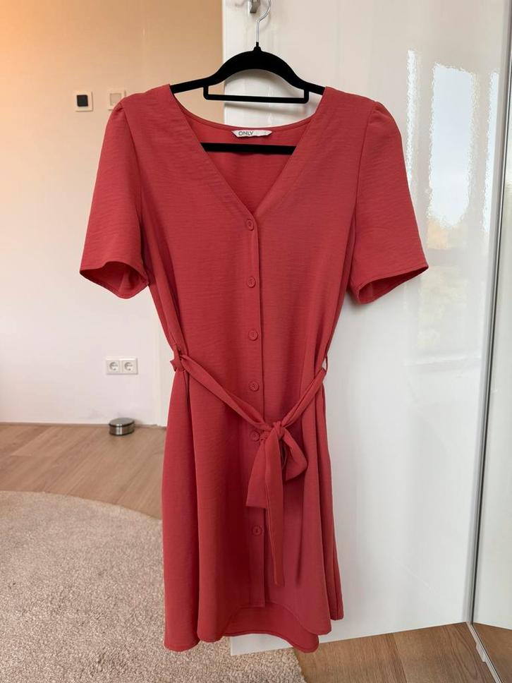 Oudroze/koraal kleurige jurkje van ONLY maat S, Kleding | Dames, Jurken, Gedragen, Maat 36 (S), Roze, Boven de knie, Ophalen of Verzenden