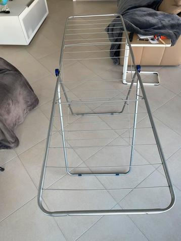 opvouwbaar, metalen droogrek beschikbaar voor biedingen