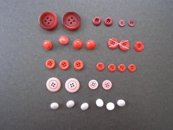 Knopen: (licht-, donker-) rood, roze; diverse maten beschikbaar voor biedingen
