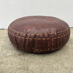 Grote vintage poef, rond - warm bruin leer, veter, Gebruikt, Leer, Ophalen of Verzenden, Onbekend