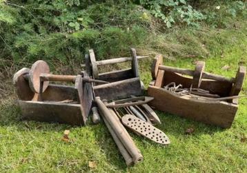 Zeer oude wolspin bakken beschikbaar voor biedingen