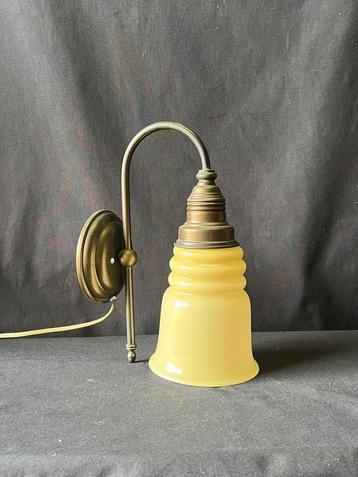 Klassieke antieke wandlamp beschikbaar voor biedingen