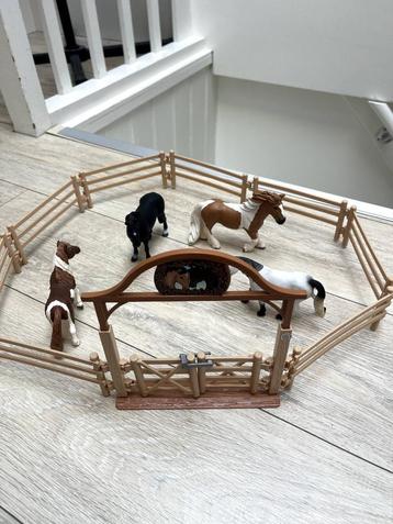 Schleich paardenwei + paarden  beschikbaar voor biedingen