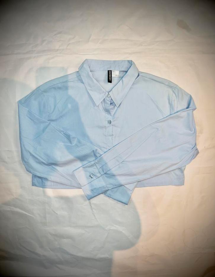 H&M Divided lichtblauwe overhemd – maat M, Kleding | Dames, Blouses en Tunieken, Zo goed als nieuw, Maat 38/40 (M), Blauw, Ophalen of Verzenden