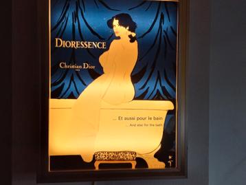 Hele mooie Dior reclame lichtbak.  beschikbaar voor biedingen
