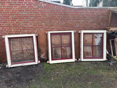 Te koop 2 kozijnen met vaste ramen, Doe-het-zelf en Verbouw, Kozijnen en Schuifpuien, Gebruikt, Raamkozijn, Hout, 75 tot 150 cm