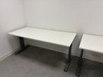 Verstelbaar bureau - Zo goed als nieuw!, Huis en Inrichting, Bureaus, Ophalen of Verzenden, Elektrisch, Zo goed als nieuw, Stabureau