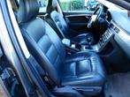 Volvo V70 2.5T Kinetic 200pk Clima Leder Navi Trekhaak 1800k, Voorwielaandrijving, Zwart, 2521 cc, Handgeschakeld