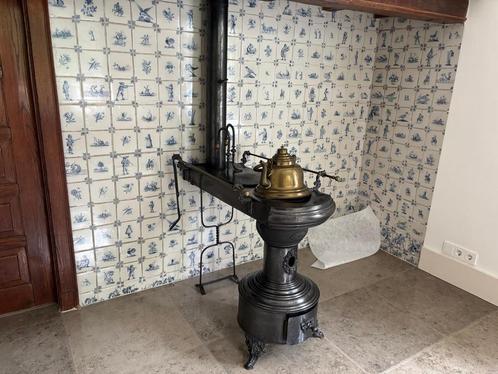 Antieke platte buiskachel met messing ketel., Huis en Inrichting, Kachels, Gebruikt, Vrijstaand, Plattebuiskachel, Ophalen
