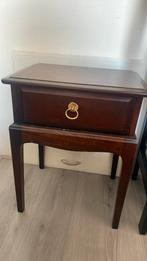 Kastje nachtkastje, Huis en Inrichting, Ophalen, Hout, Minder dan 45 cm, 55 tot 70 cm