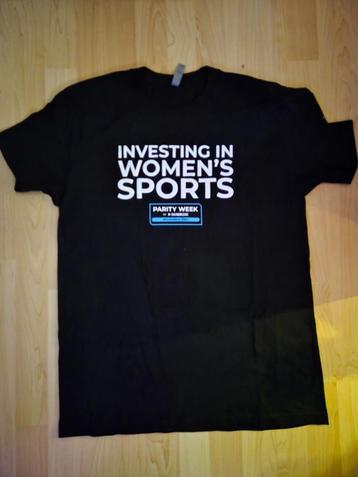 Nieuwe zwarte t shirt maat L beschikbaar voor biedingen